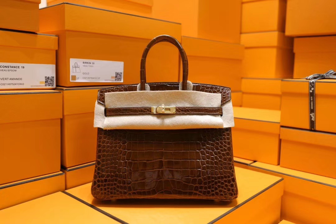 VIP贵宾客户订制: Birkin 25cm 蜜糖棕色方块亮面鳄鱼 金扣 这个色的鳄鱼皮，真的好闪噢