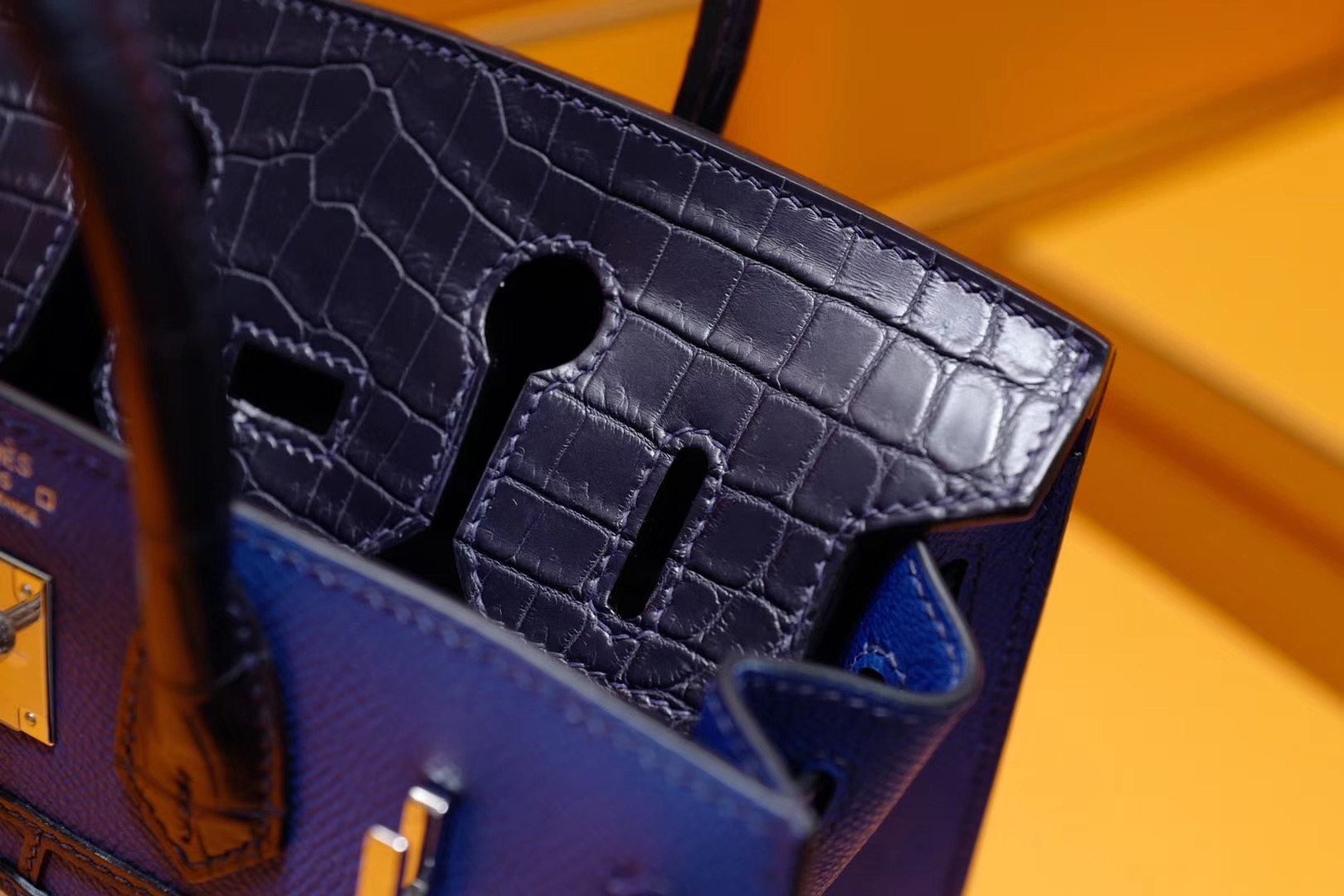 Birkin 20 Faubourg 小房子“白天与黑夜版”全球独家，Sellier百年法国师傅做  已经正式接受预订，30天交货；
