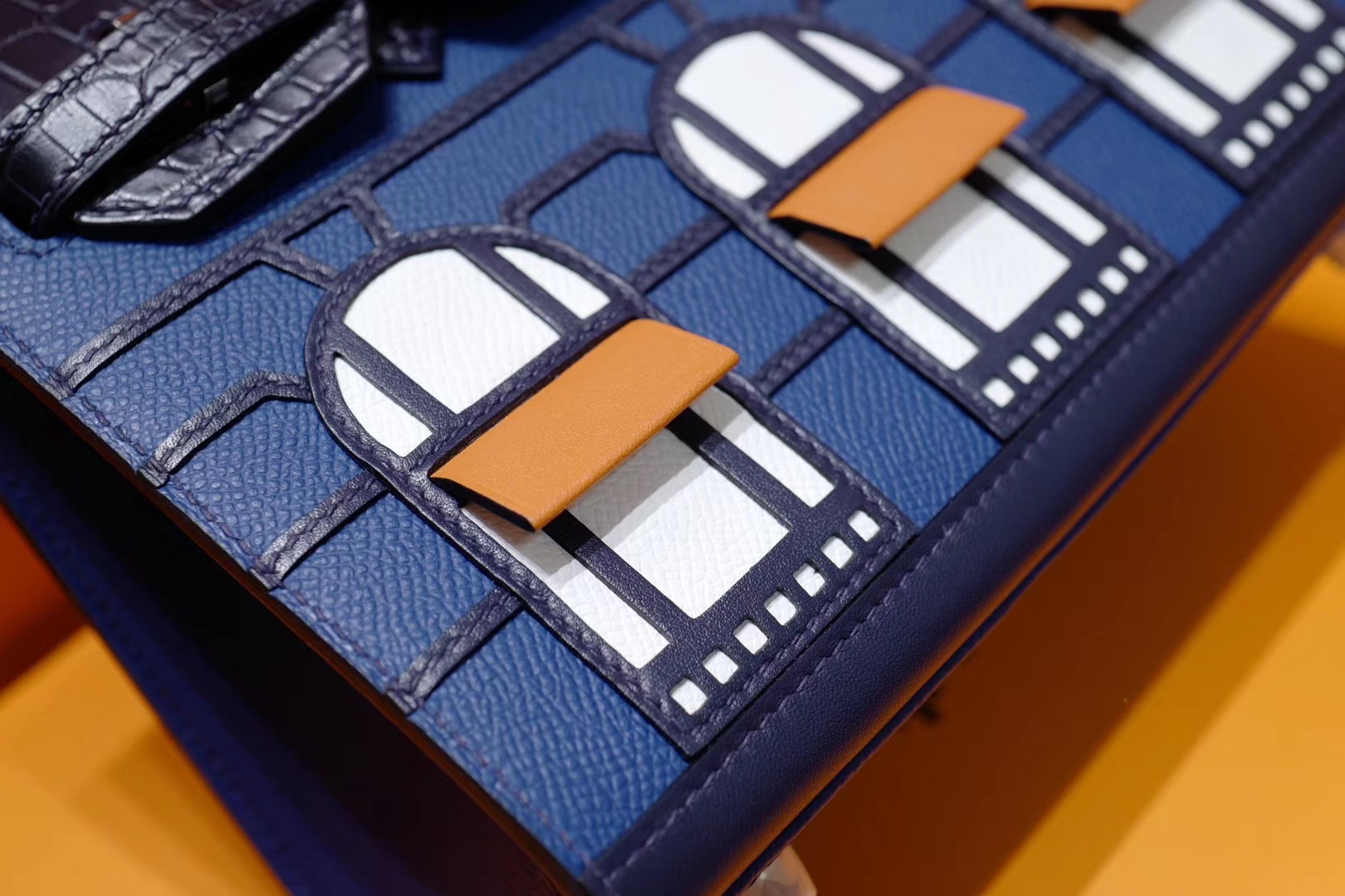 Birkin 20 Faubourg 小房子“白天与黑夜版”全球独家，Sellier百年法国师傅做  已经正式接受预订，30天交货；