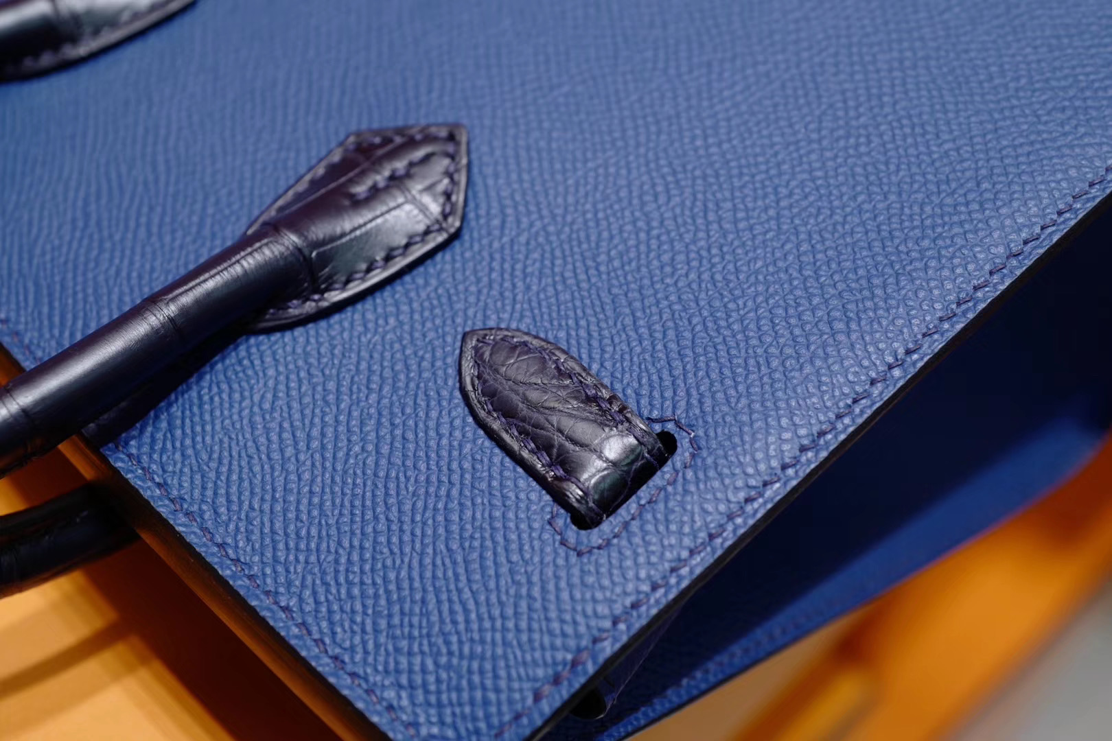 Birkin 20 Faubourg 小房子“白天与黑夜版”全球独家，Sellier百年法国师傅做  已经正式接受预订，30天交货；