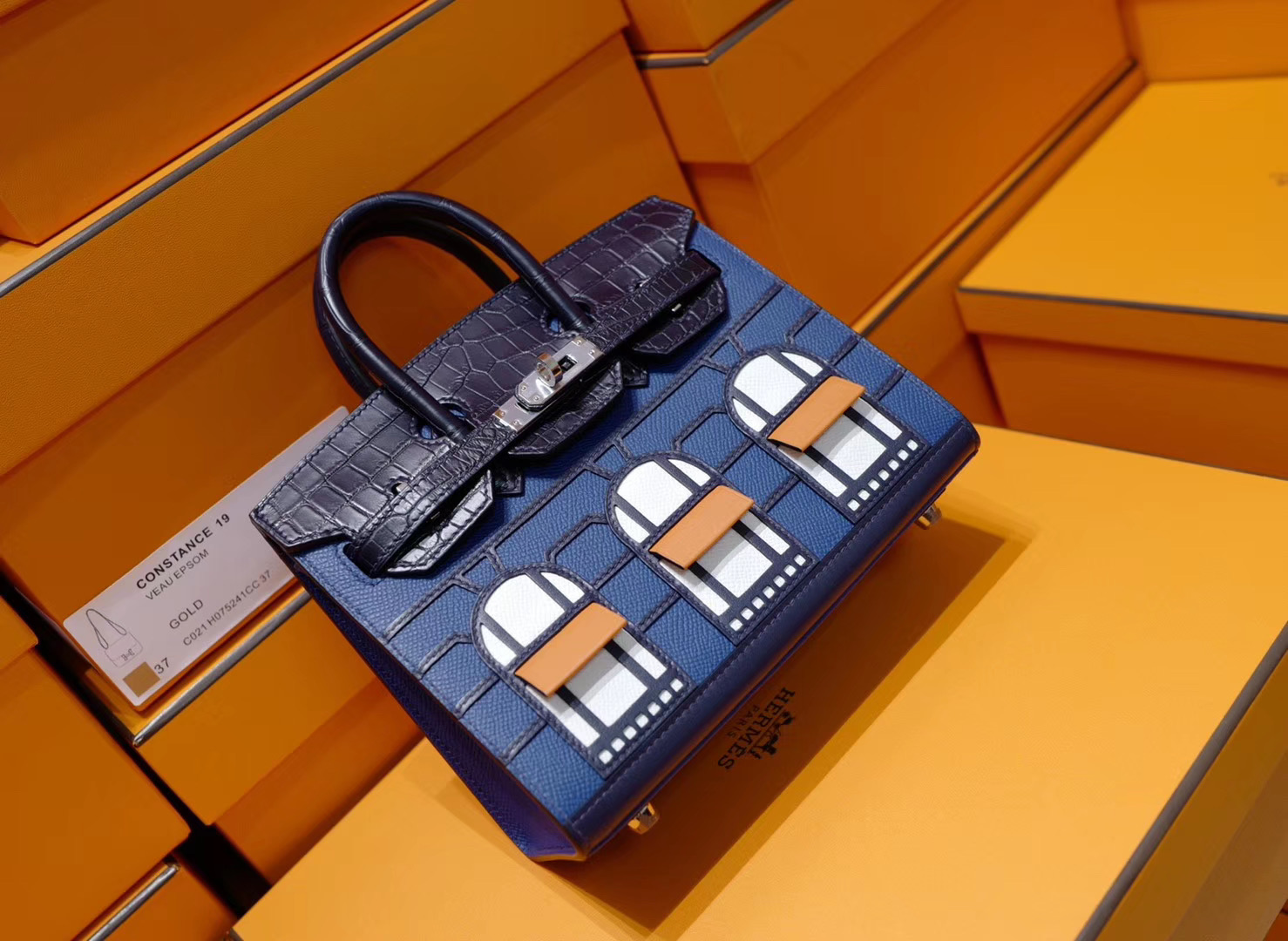 Birkin 20 Faubourg 小房子“白天与黑夜版”全球独家，Sellier百年法国师傅做  已经正式接受预订，30天交货；
