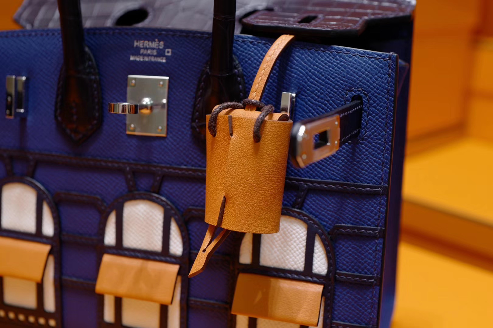 Birkin 20 Faubourg 小房子“白天与黑夜版”全球独家，Sellier百年法国师傅做  已经正式接受预订，30天交货；
