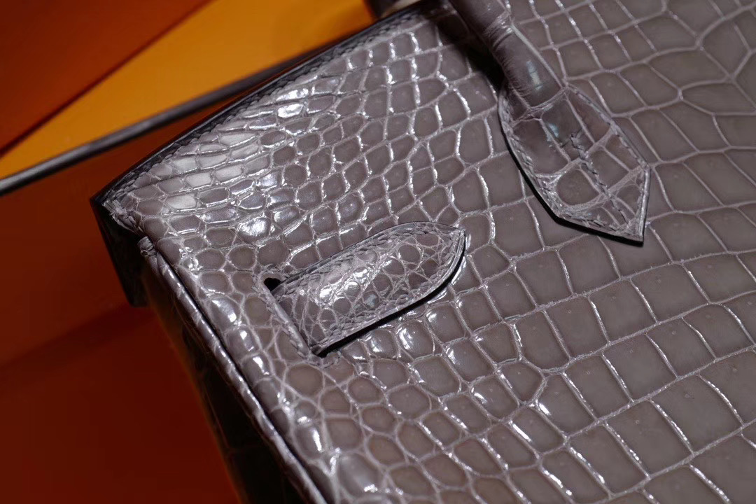 Hermes 爱马仕 野生湾鳄 Birkin 30Cm 斑鸠灰亮面鳄鱼 金扣