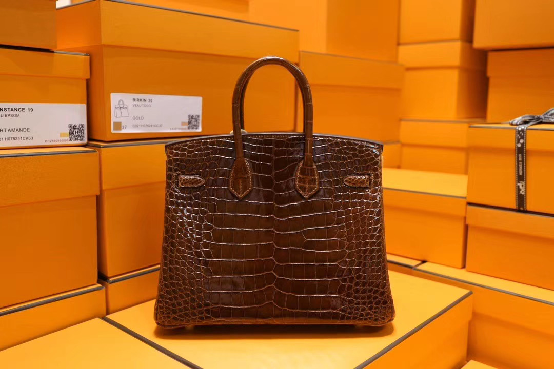 VIP贵宾客户订制: Birkin 25cm 蜜糖棕色方块亮面鳄鱼 金扣 这个色的鳄鱼皮，真的好闪噢