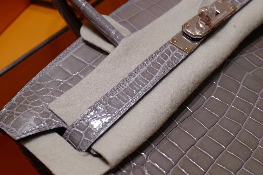 Hermes 爱马仕 野生湾鳄 Birkin 30Cm 斑鸠灰亮面鳄鱼 金扣