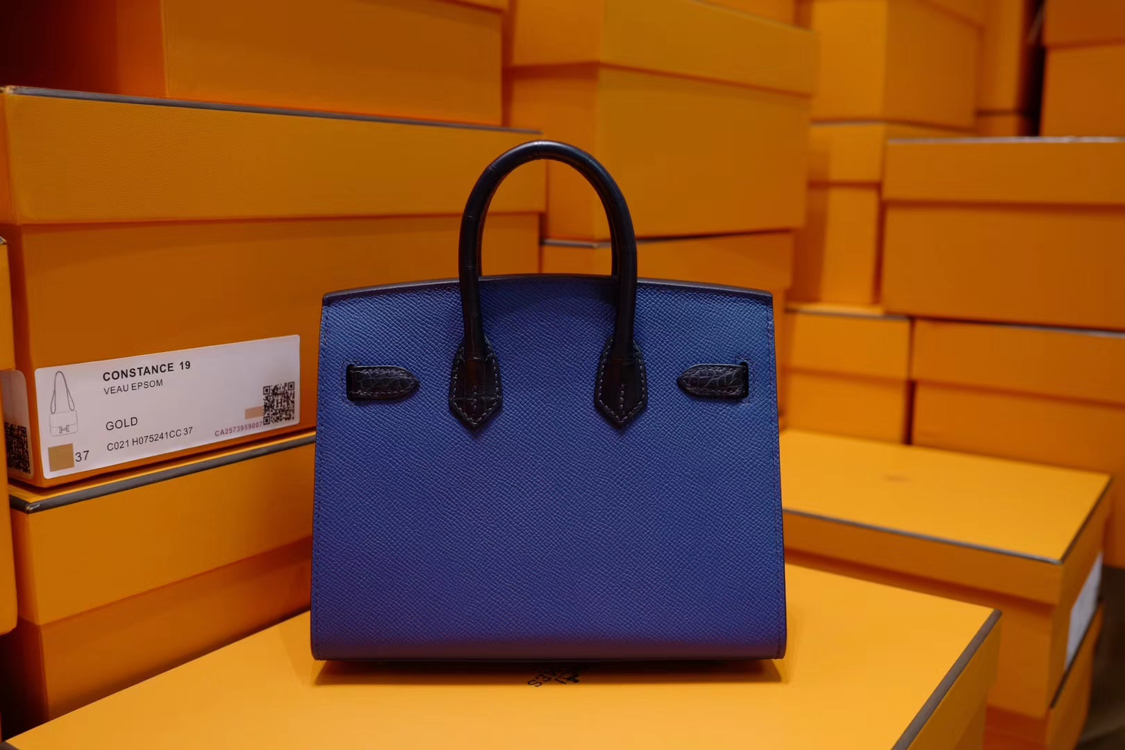 Birkin 20 Faubourg 小房子“白天与黑夜版”全球独家，Sellier百年法国师傅做  已经正式接受预订，30天交货；