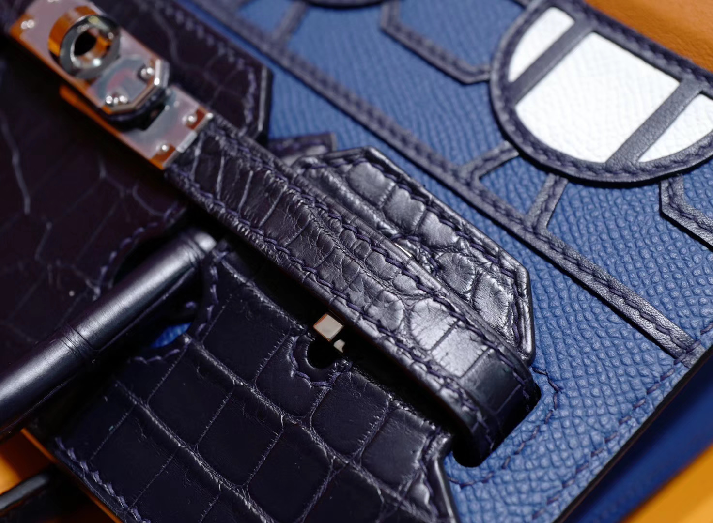 Birkin 20 Faubourg 小房子“白天与黑夜版”全球独家，Sellier百年法国师傅做  已经正式接受预订，30天交货；