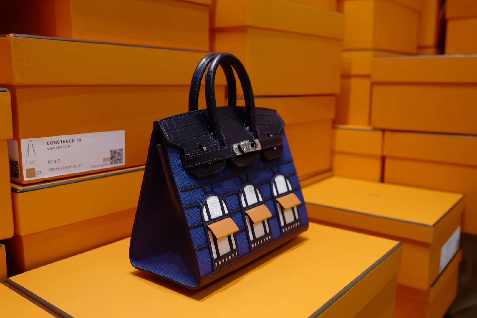 Birkin 20 Faubourg 小房子“白天与黑夜版”全球独家，Sellier百年法国师傅做  已经正式接受预订，30天交货；