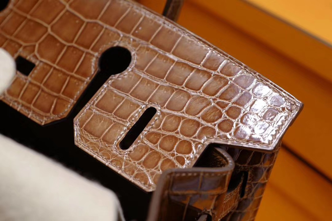 法国师傅顶级私藏品 : 终级鳄鱼王者之王 原装野生倒V湾鳄 Hermes Birkin30 蜜糖棕色 金扣