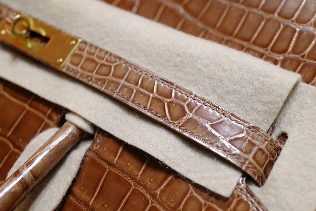 法国师傅顶级私藏品 : 终级鳄鱼王者之王 原装野生倒V湾鳄 Hermes Birkin30 蜜糖棕色 金扣