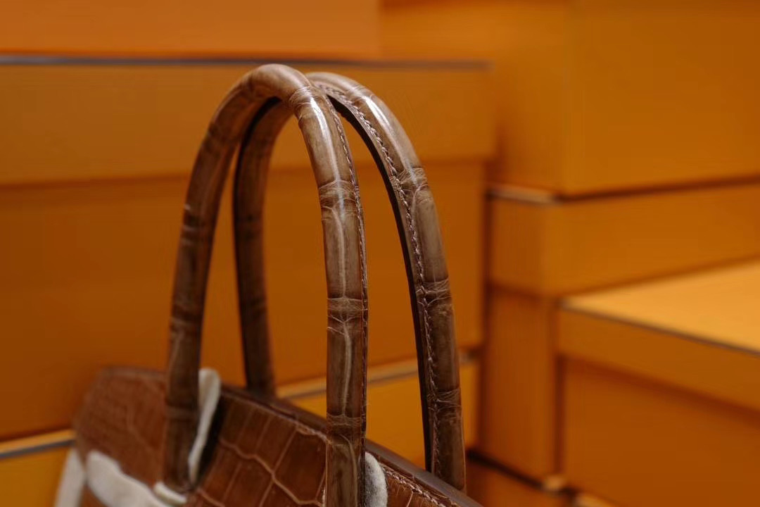 法国师傅顶级私藏品 : 终级鳄鱼王者之王 原装野生倒V湾鳄 Hermes Birkin30 蜜糖棕色 金扣