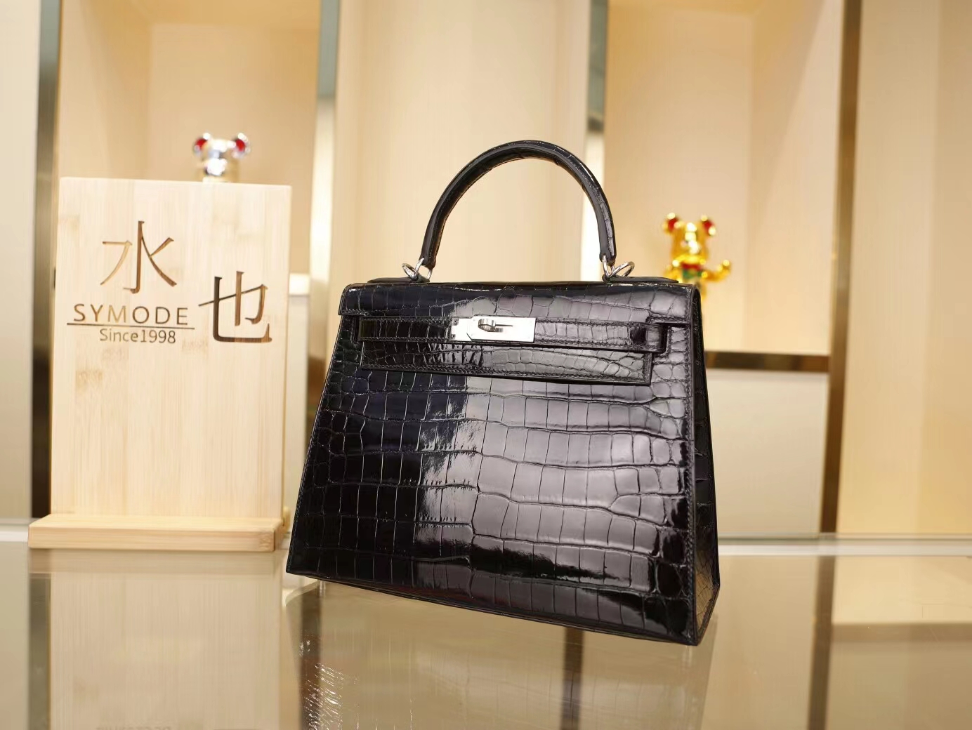 爱马仕包包官网 Hermes Kelly28CM 黑色亮面两点鳄鱼皮凯莉包女包 银扣