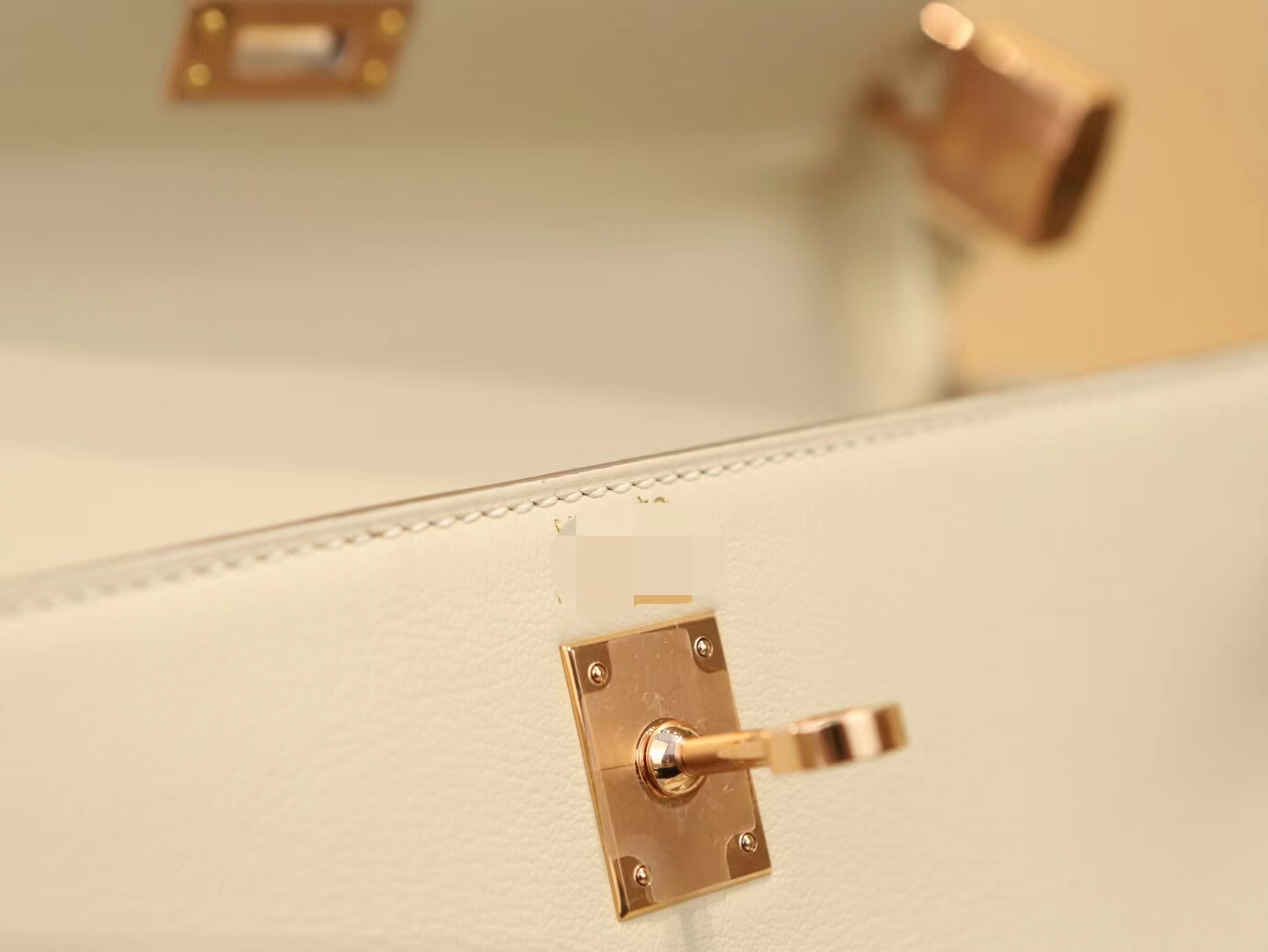 爱马仕包包官网 Hermes Kelly25CM 奶昔白CC10 Swift小牛皮玫瑰金扣凯莉包