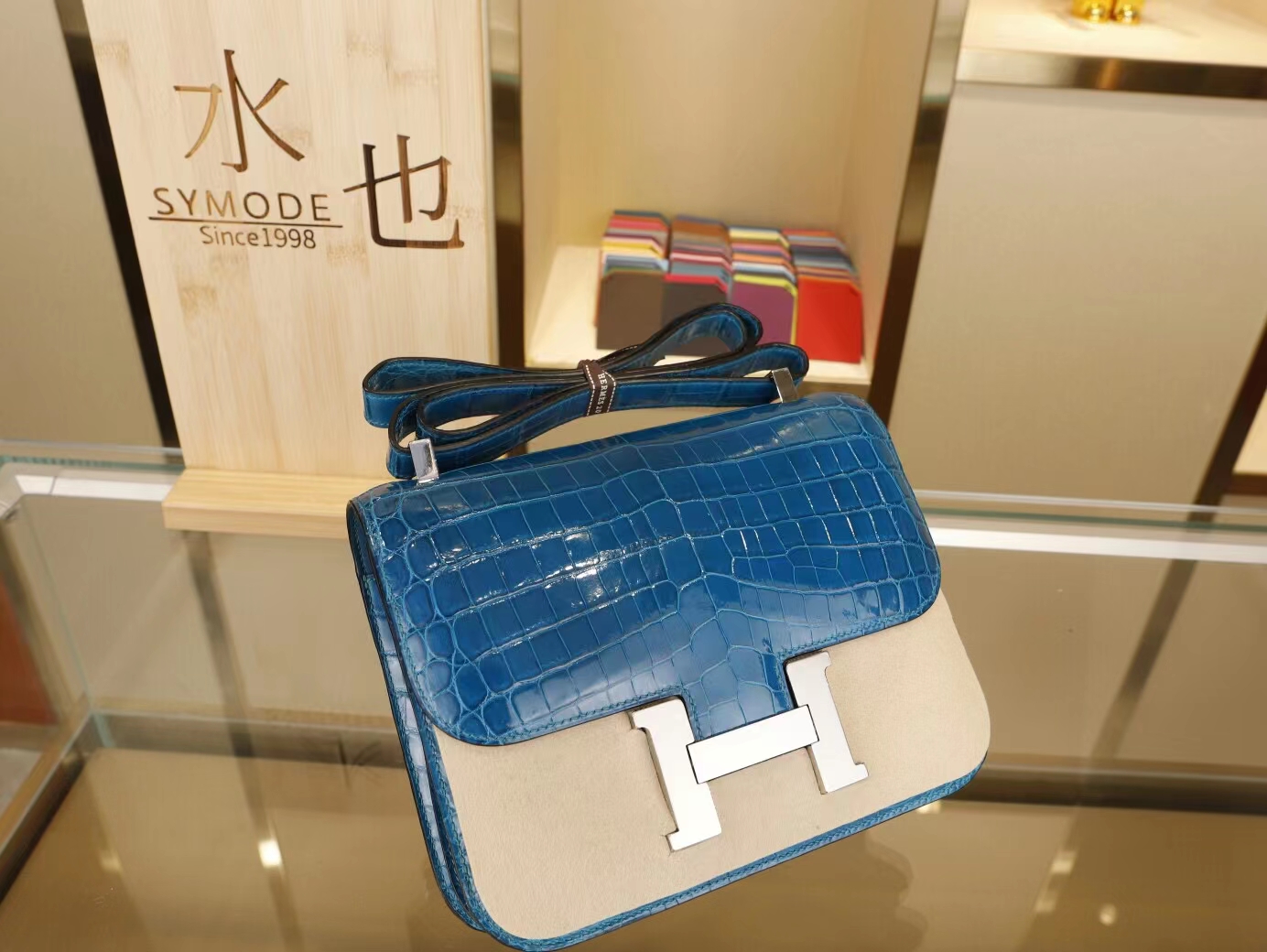 爱马仕康斯坦斯 Hermes Constance MM 7W伊兹密尔蓝亮面两点鳄鱼皮斜挎包