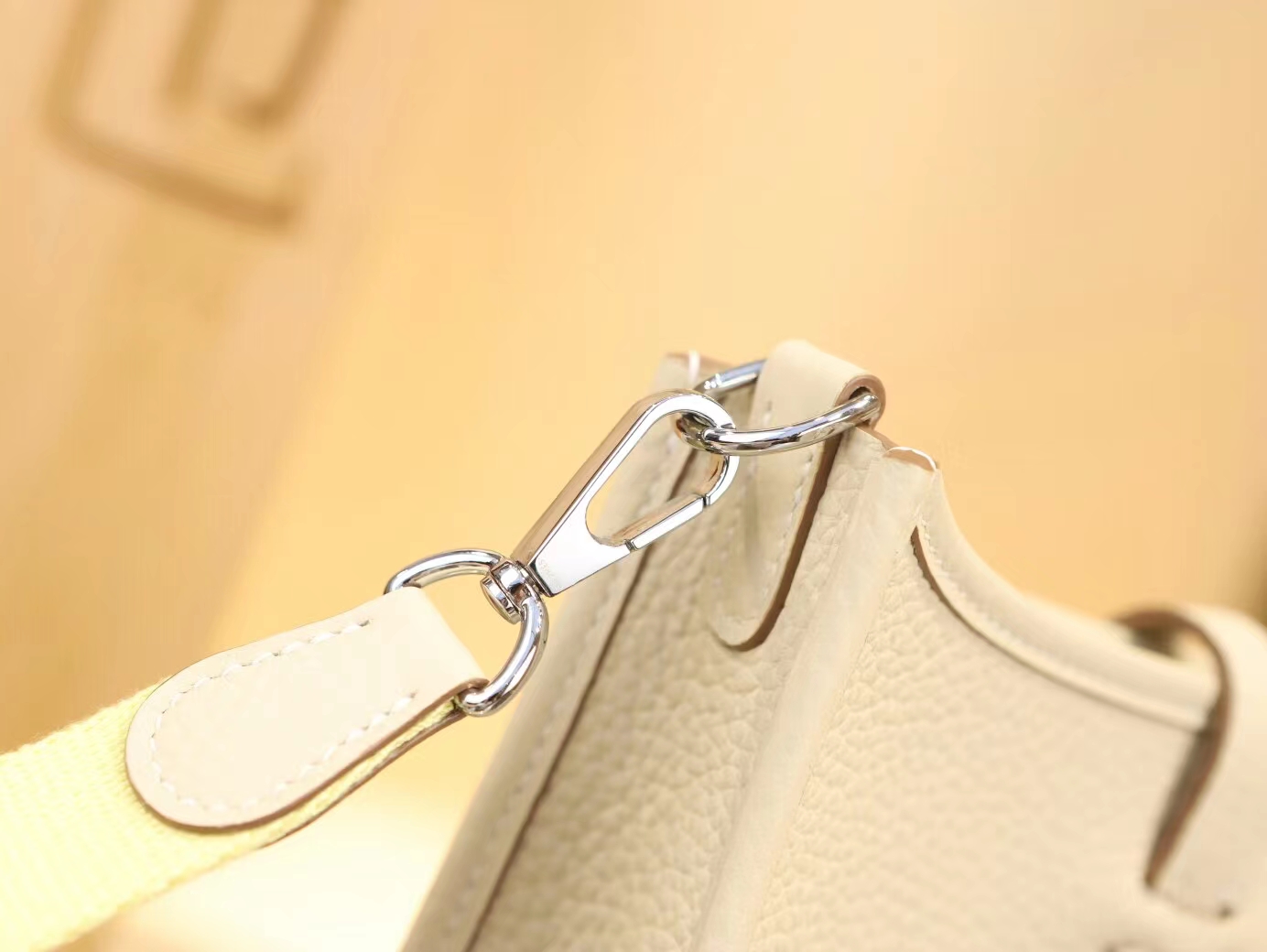 爱马仕Hermes Mini Evelyne 16CM 奶昔白拼小鸡黄肩带伊芙琳女包 银扣