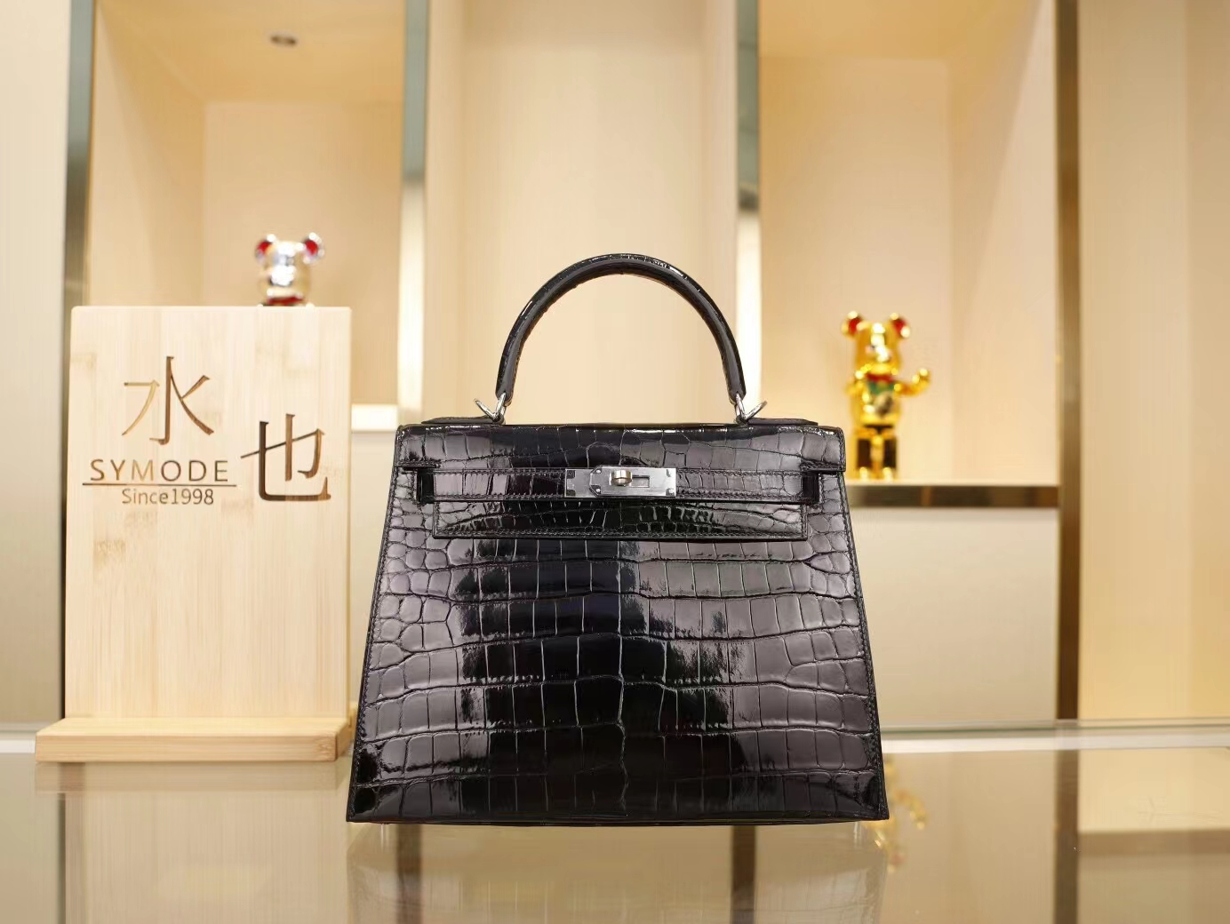爱马仕包包官网 Hermes Kelly28CM 黑色亮面两点鳄鱼皮凯莉包女包 银扣