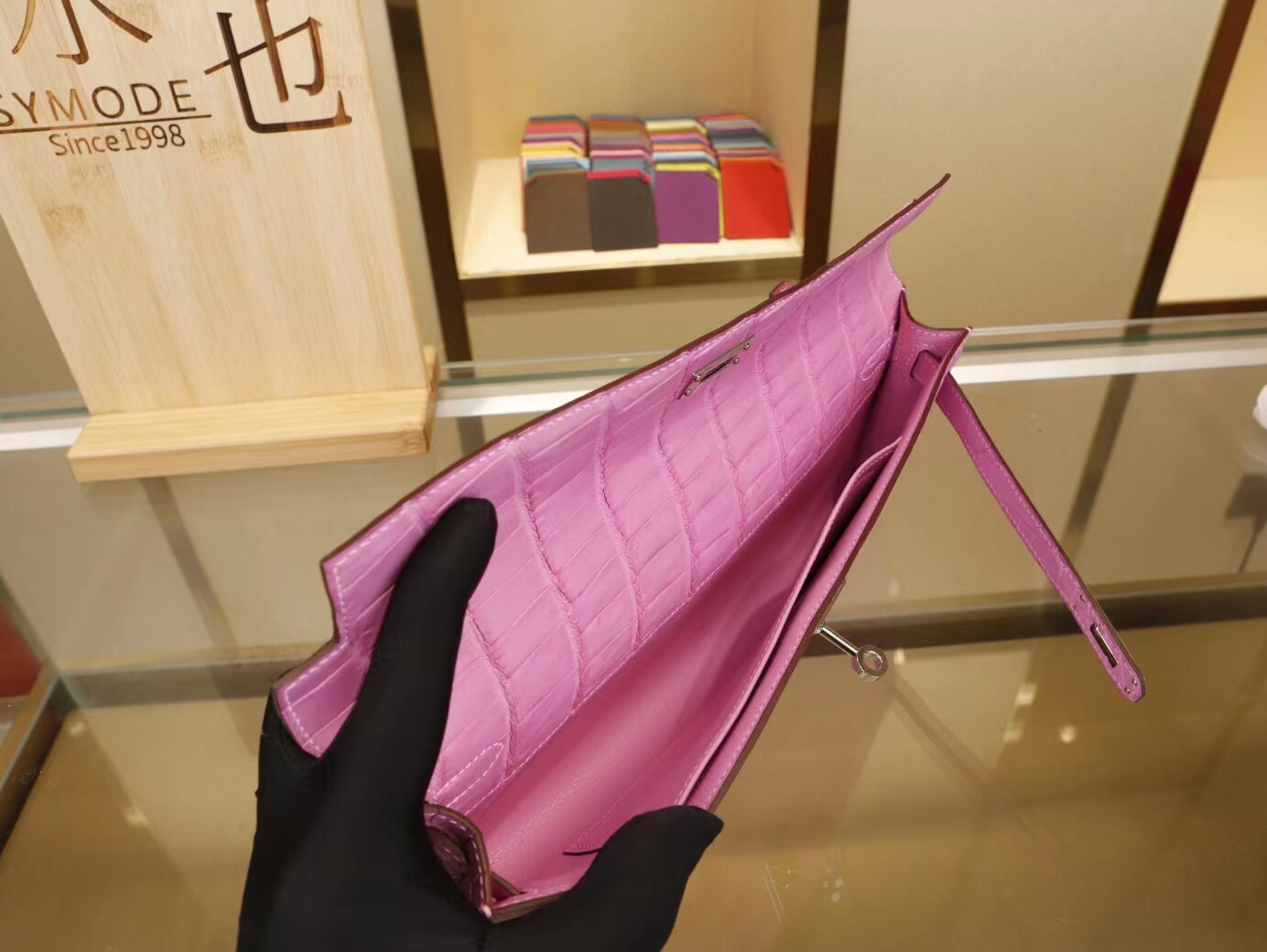 Hermes Kellycut31CM 爱马仕5P樱花粉雾面倒V鳄鱼凯莉长款手包 银扣