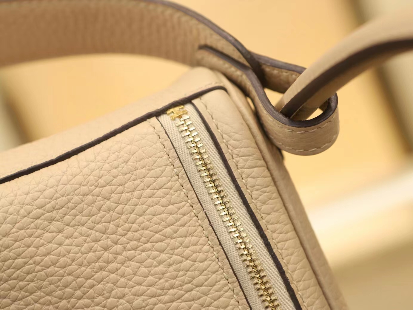 爱马仕包包订制 Hermes Lindy26/30CM 风衣灰S2Trench 金扣 荔枝纹牛皮琳迪包