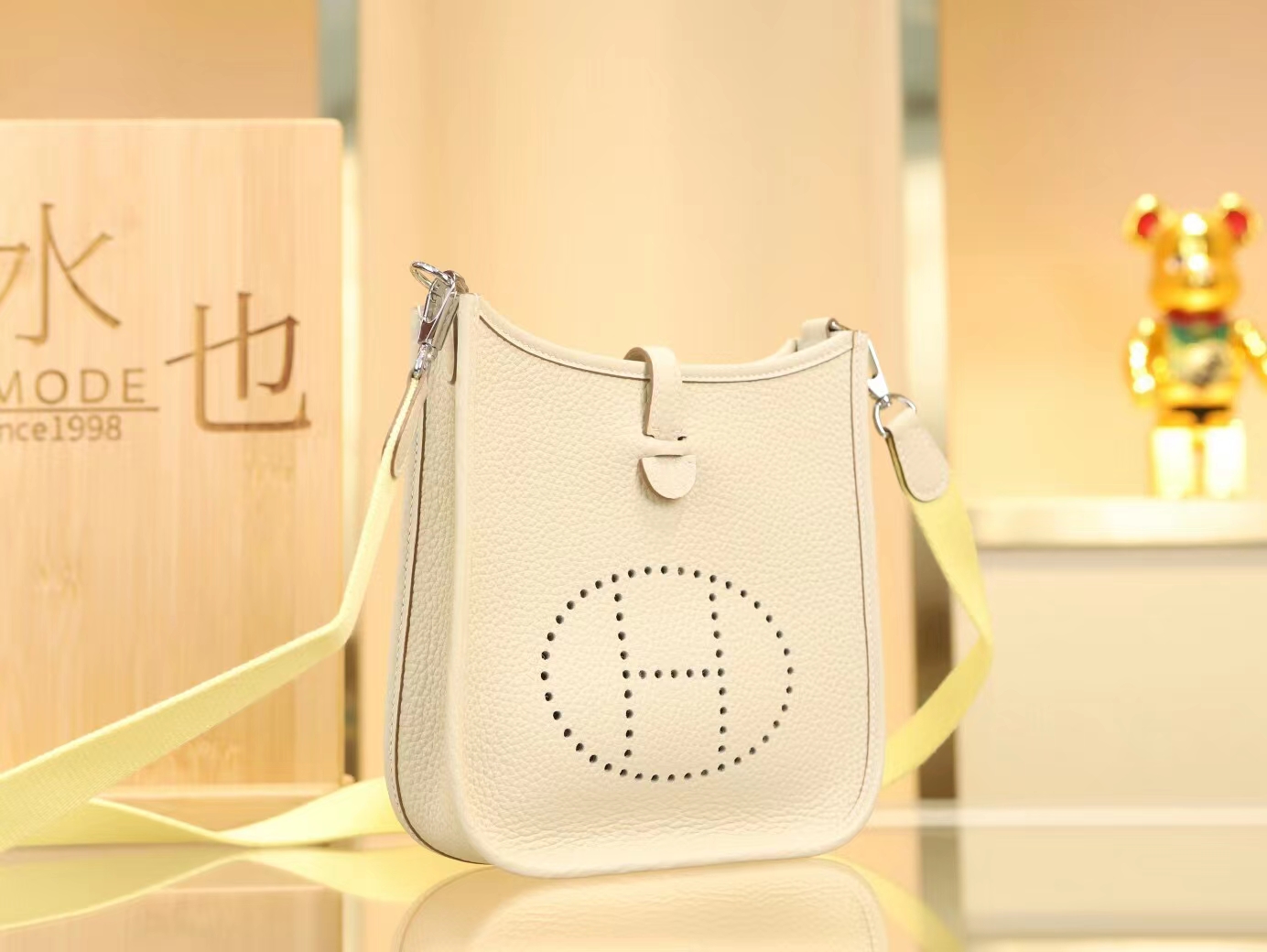 爱马仕Hermes Mini Evelyne 16CM 奶昔白拼小鸡黄肩带伊芙琳女包 银扣