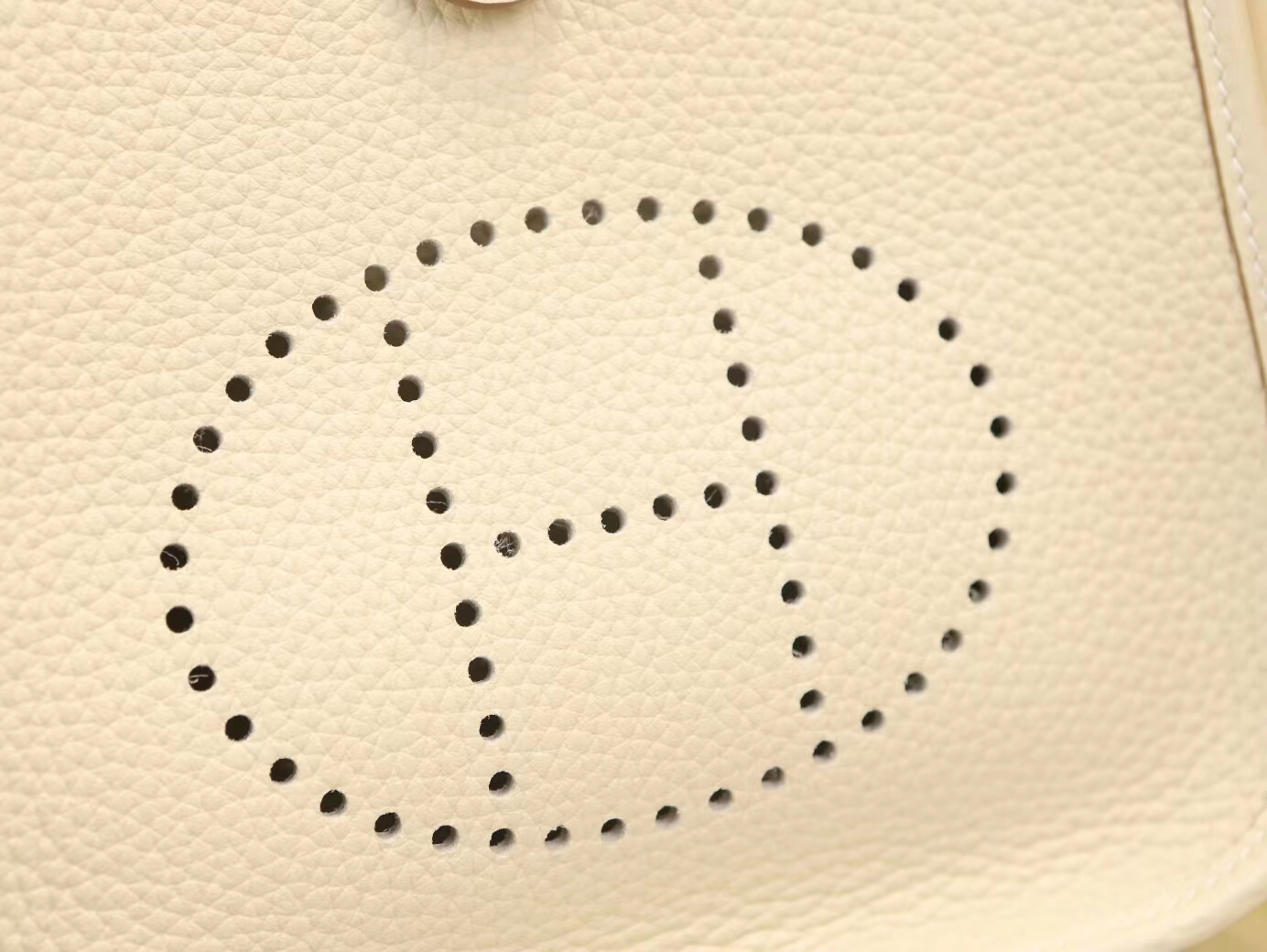 爱马仕Hermes Mini Evelyne 16CM 奶昔白拼小鸡黄肩带伊芙琳女包 银扣