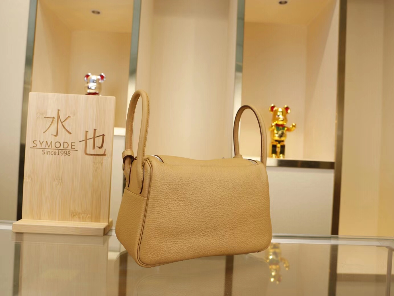 爱马仕琳迪包价格 Hermes Lindy26CM 4B饼干色TC牛皮 银扣