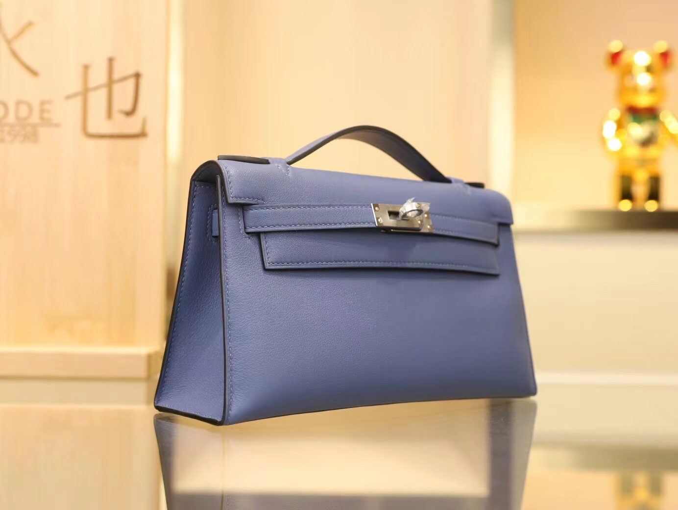 水也名品Hermes Mini Kelly Pochette22cm 7E明蓝色Swift牛皮手拿包 银扣