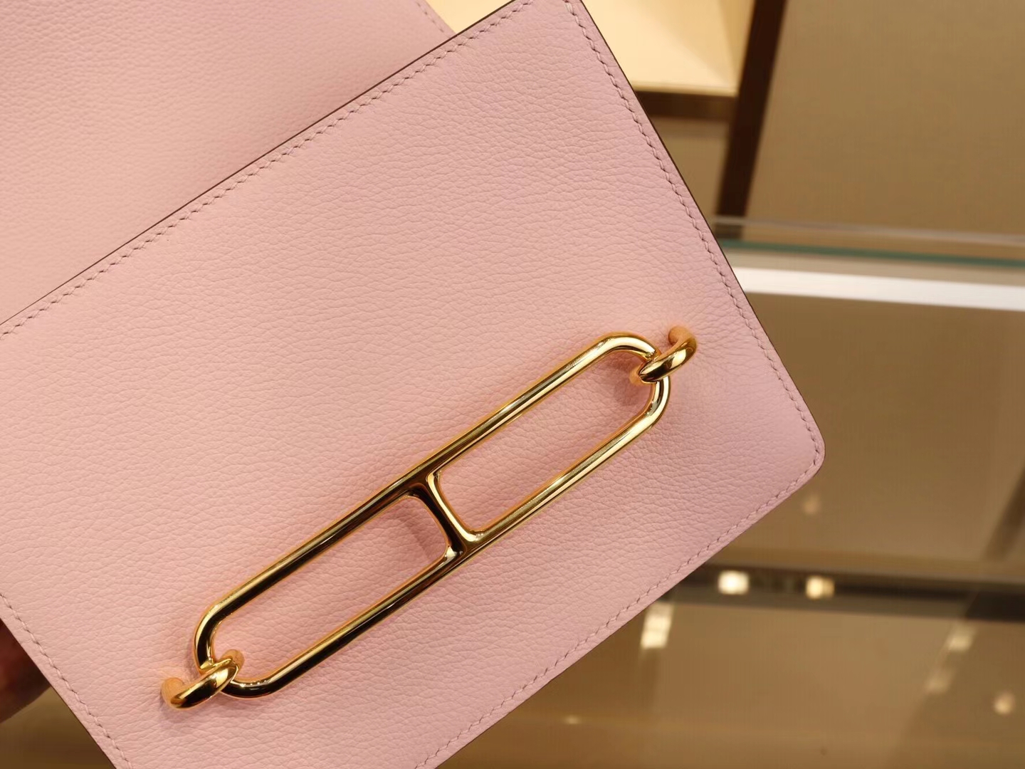 Hermes Roulis18CM 爱马仕3Q水粉色Evercolor皮猪鼻子包斜挎包 金扣