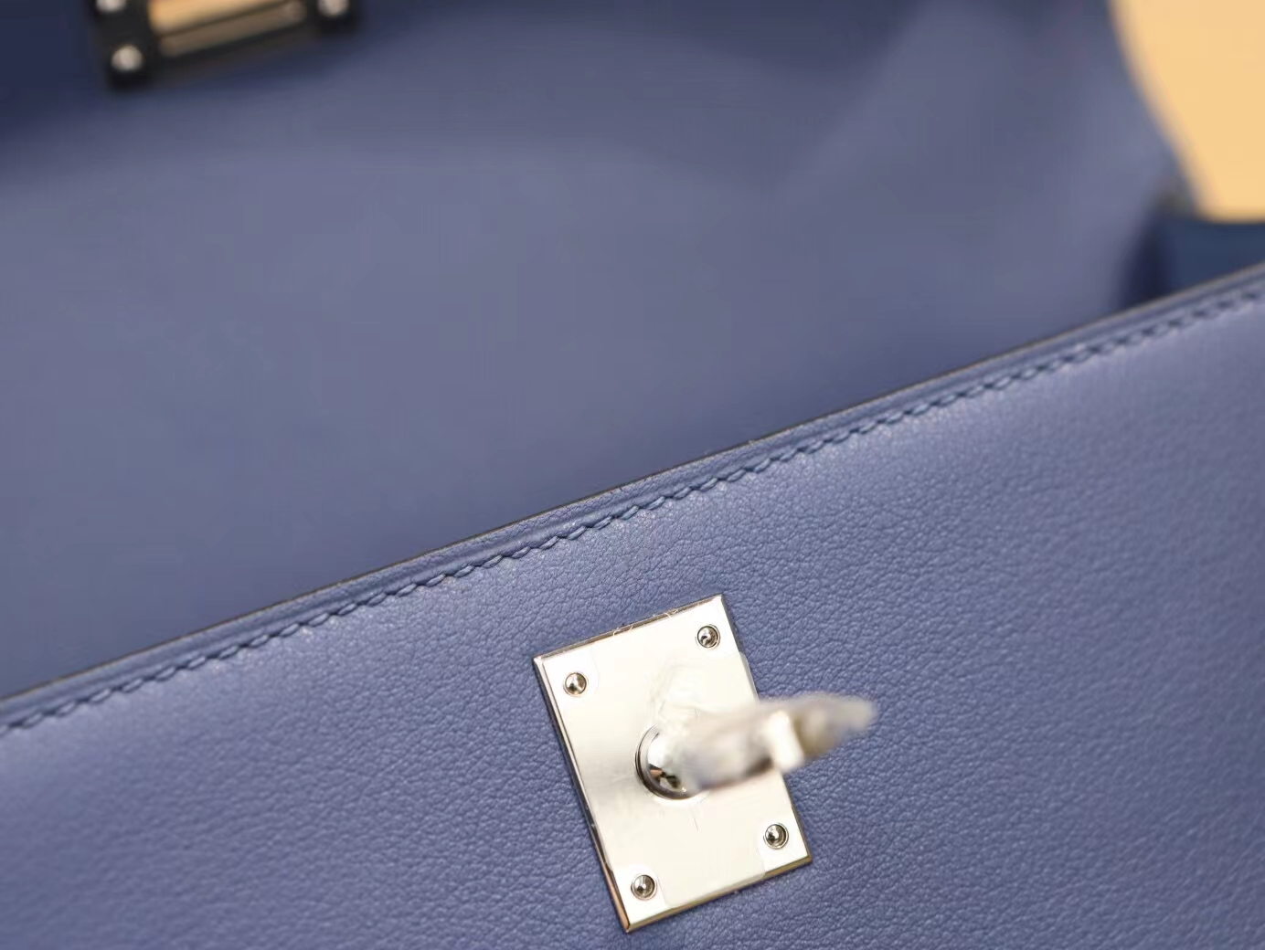 水也名品Hermes Mini Kelly Pochette22cm 7E明蓝色Swift牛皮手拿包 银扣