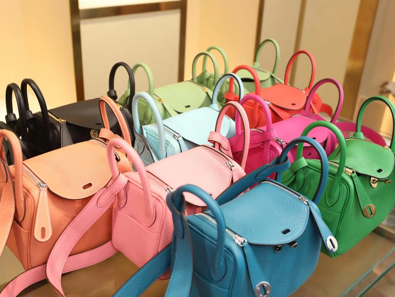 Hermes包包官网 爱马仕89黑色Swift牛皮迷你琳迪包Mini Lindy19CM 银扣