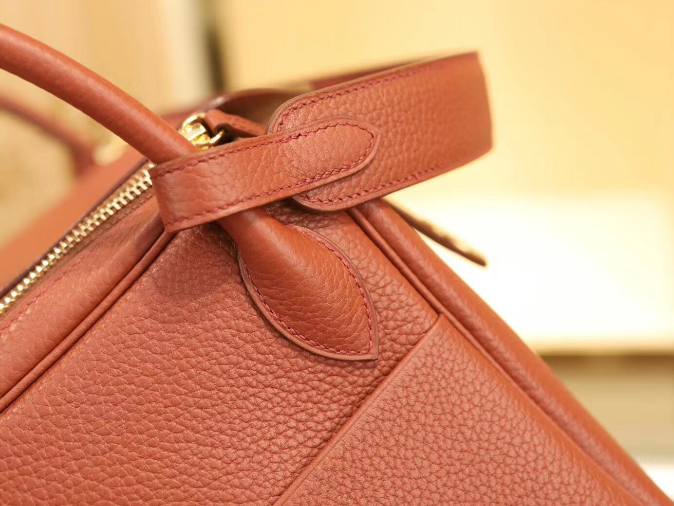 爱马仕琳迪包价格 Hermes Lindy30CM 6c古铜金TC牛皮单肩包 金扣