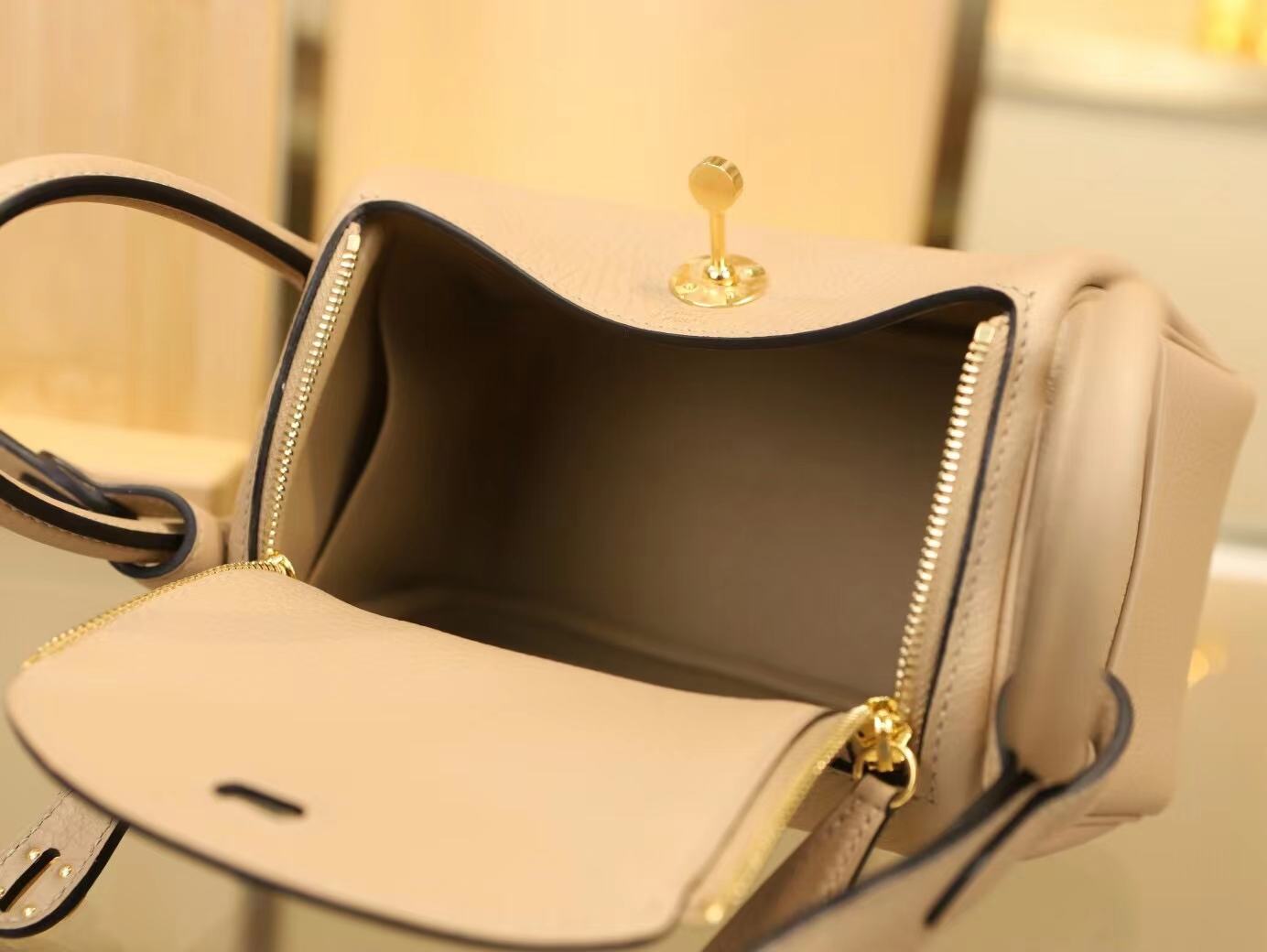 Hermes Mini Lindy19CM 爱马仕S2风衣灰TC牛皮迷你琳迪包 金扣