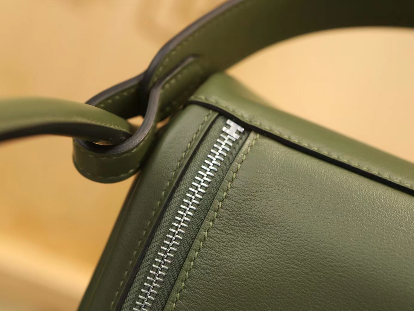 Hermes Lindy26CM 爱马仕V6军绿色Swift皮琳迪包手提单肩女包 银扣