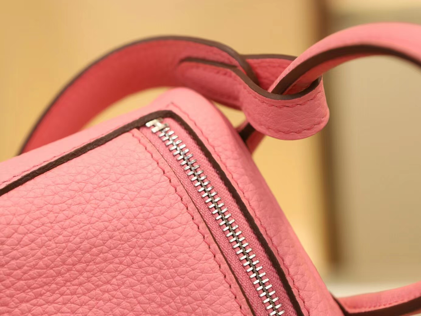 Hermes Mini Lindy19CM 爱马仕K4夏日粉TC牛皮迷你琳迪包 银扣