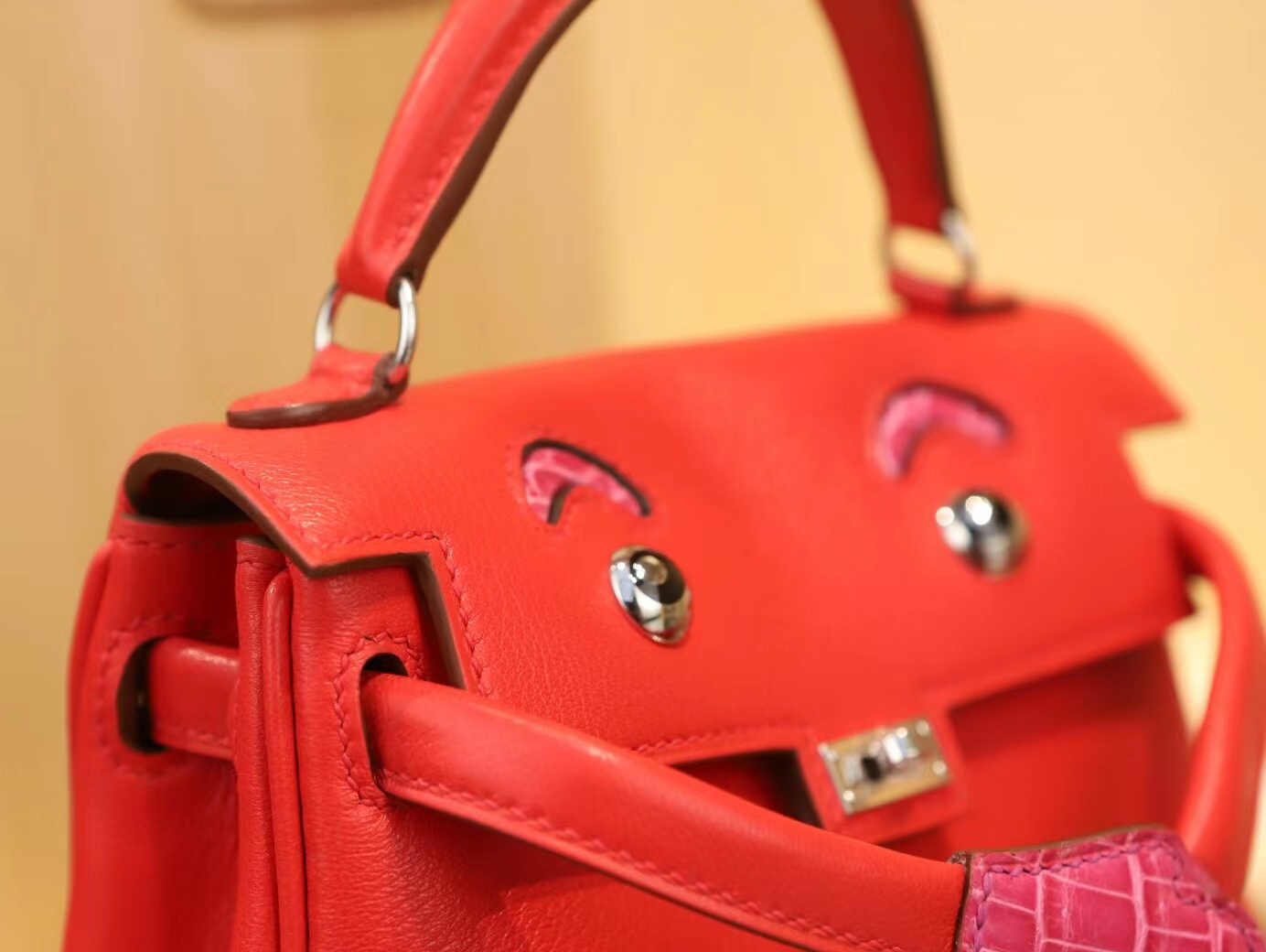 全手缝 Symode Hermes Kelly Doll 16CM S3心红色Swift皮拼J5天方夜谭粉亮面方块鳄鱼皮