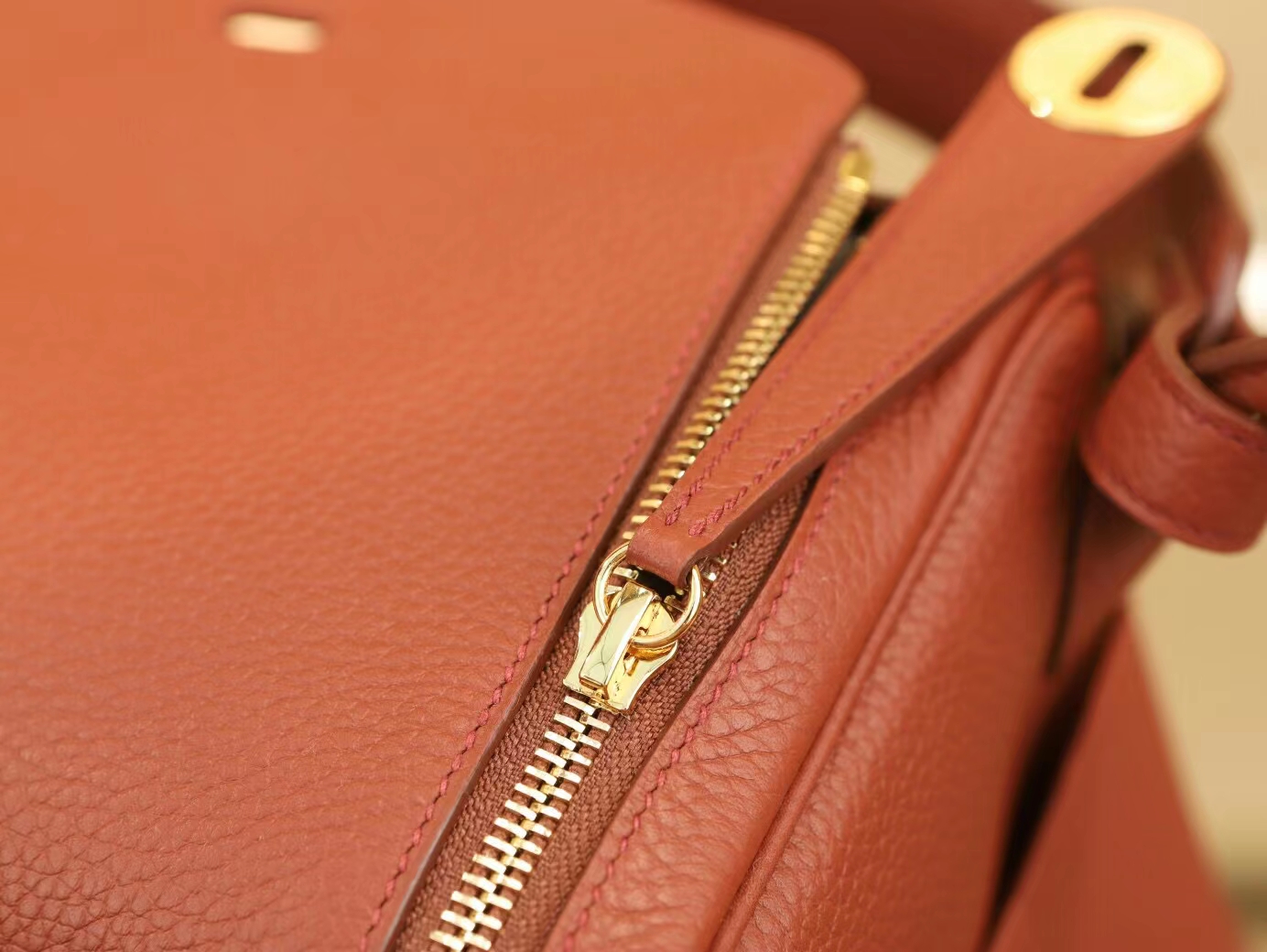爱马仕琳迪包价格 Hermes Lindy30CM 6c古铜金TC牛皮单肩包 金扣