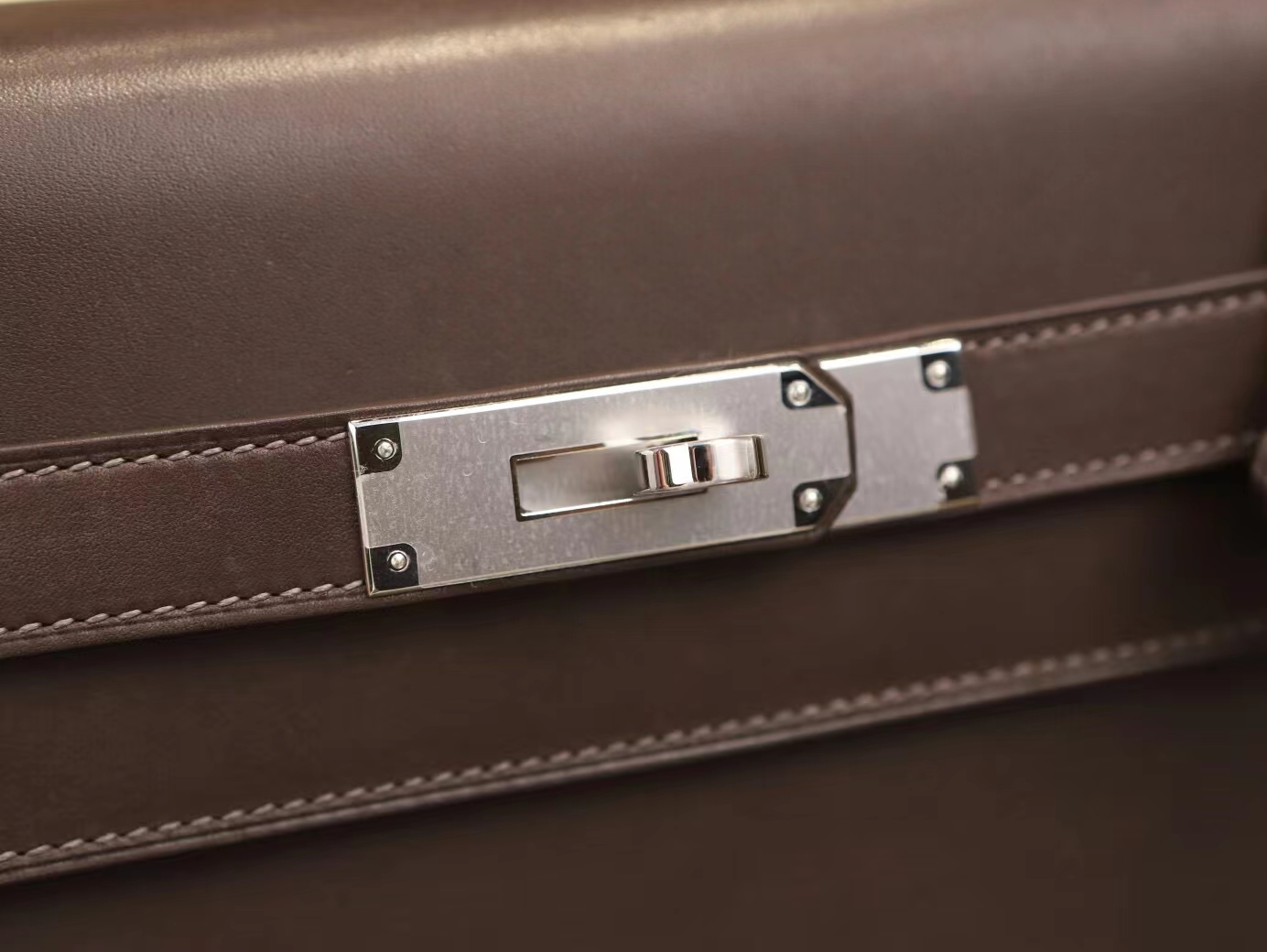 爱马仕女包货源 Hermes Kelly32CM CC46乌木色Ebene马鞍皮凯莉包 银扣