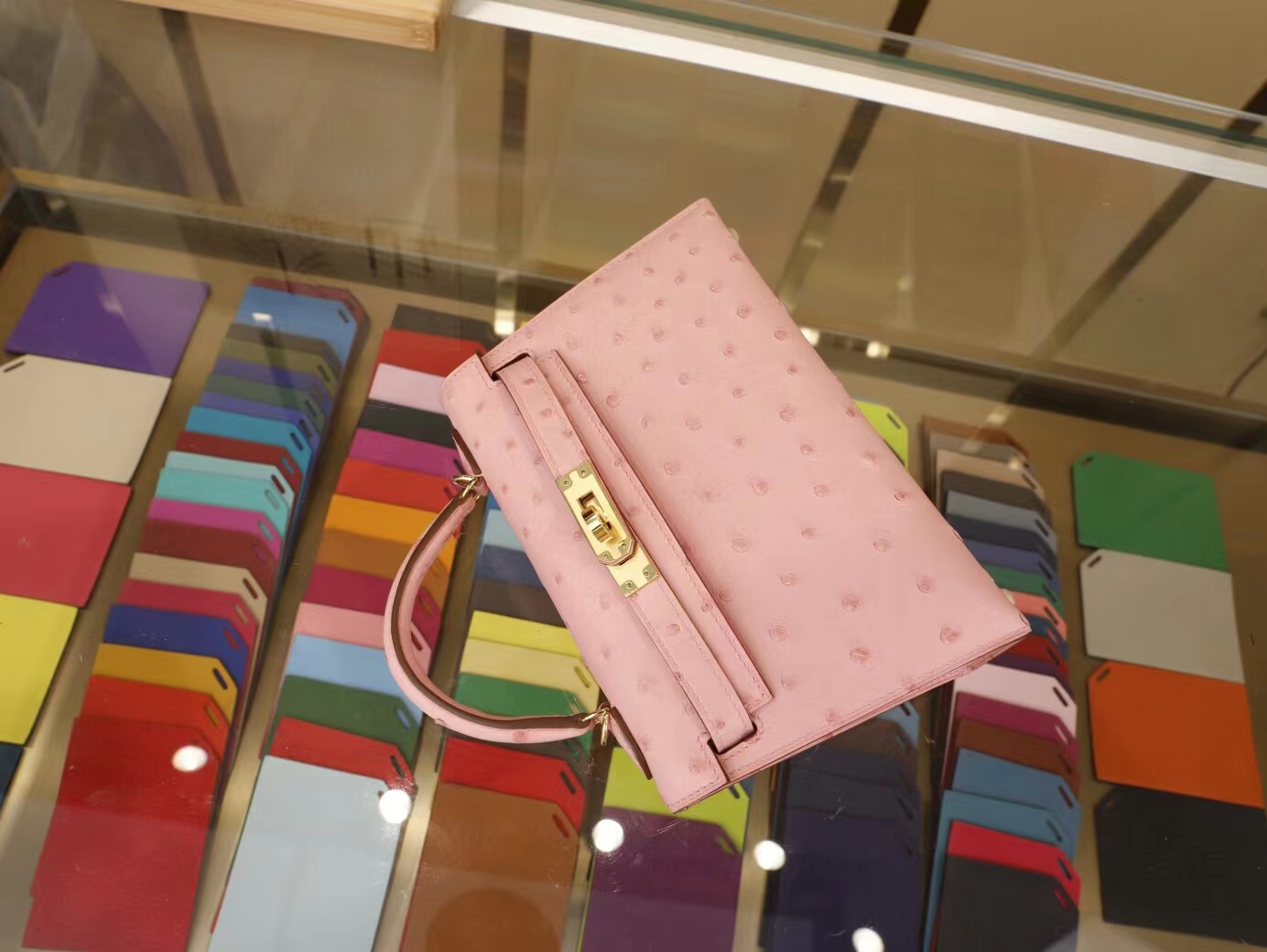 爱马仕Hermes Mini Kelly 2代 CC94陶瓷粉鸵鸟皮二代迷你凯莉包 金扣