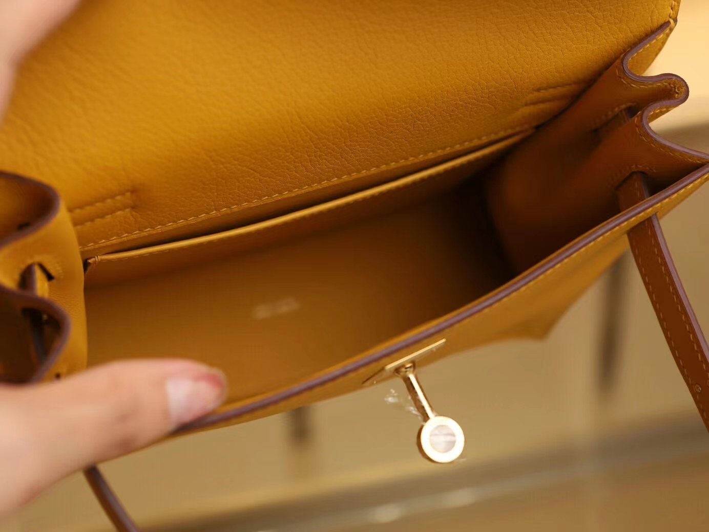 爱马仕包包官网 Hermes 9D琥珀黄Evercolor皮跳舞包Kelly Danse22CM
