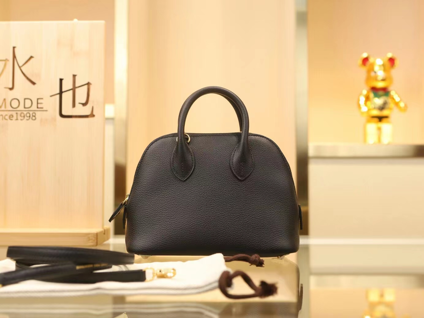 Hermes女包货源 爱马仕黑色Evercolor皮保龄球包Bolide mini18CM 金扣