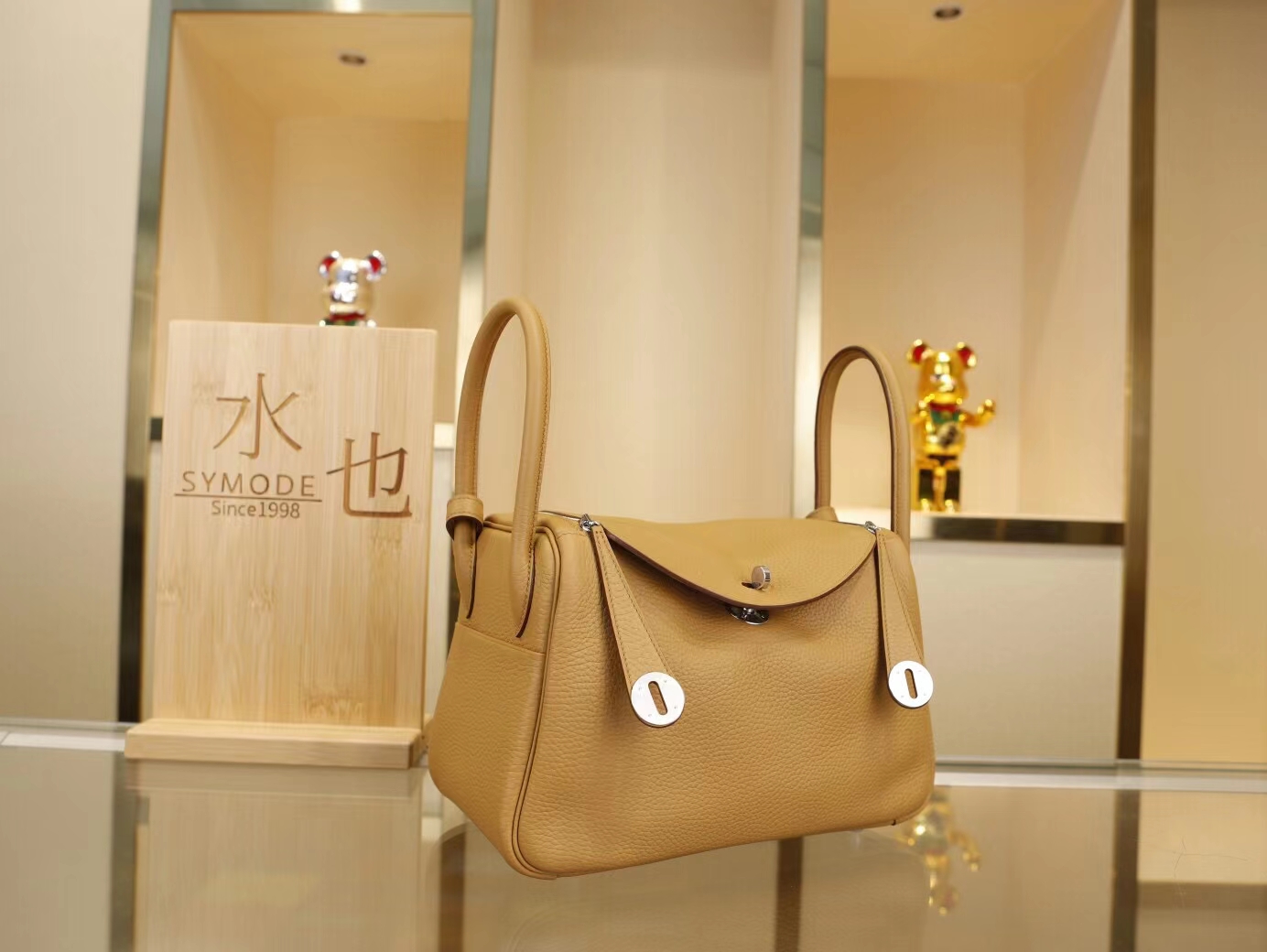 爱马仕琳迪包价格 Hermes Lindy26CM 4B饼干色TC牛皮 银扣