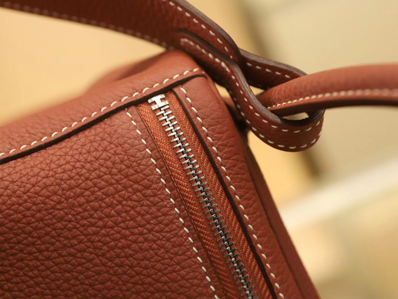 Symode爱马仕女包 Hermes Lindy26CM 4E枫叶棕TC牛皮琳迪包 银扣/金扣