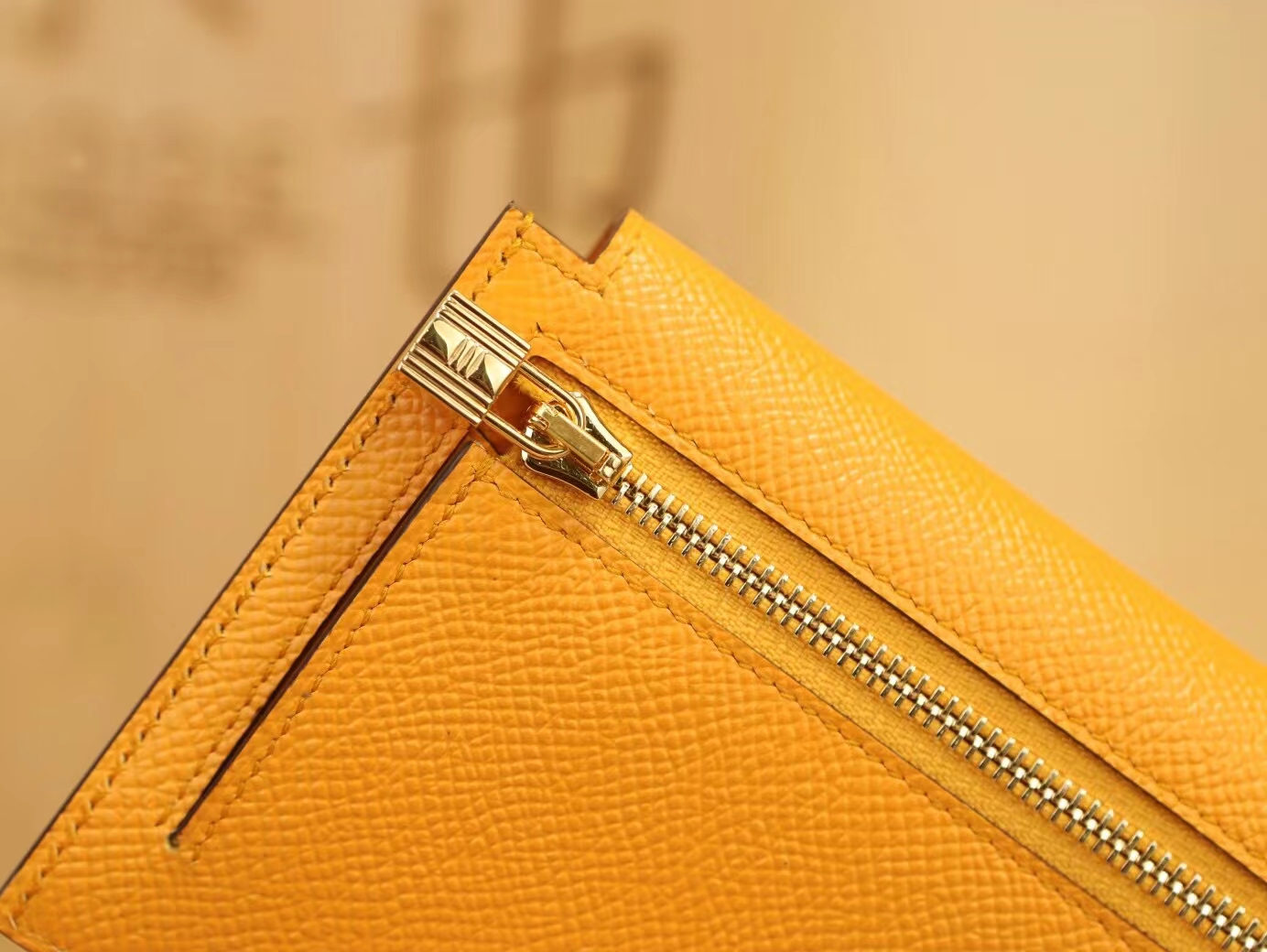 爱马仕包包货源 Hermes Kelly Pocket 9V太阳黄Epsom皮零钱包卡包 金扣