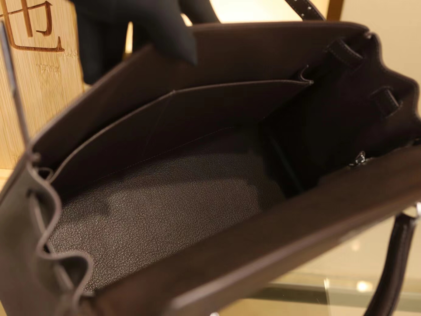 爱马仕女包货源 Hermes Kelly32CM CC46乌木色Ebene马鞍皮凯莉包 银扣