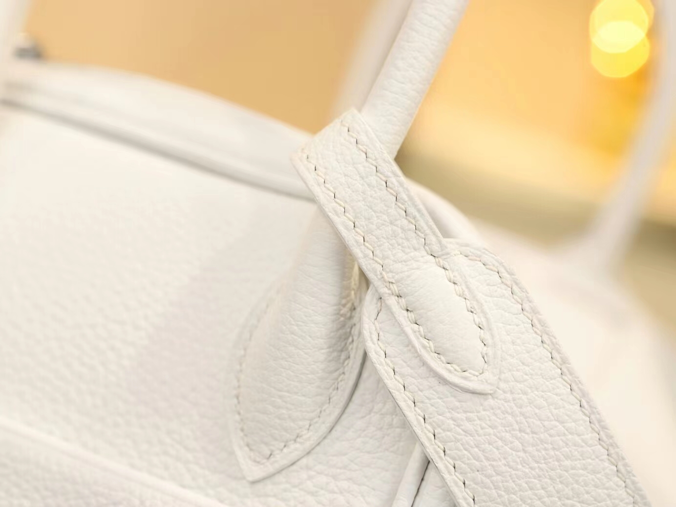 爱马仕包包价格 Hermes Lindy26CM 01纯白色TC牛皮琳迪包 银扣