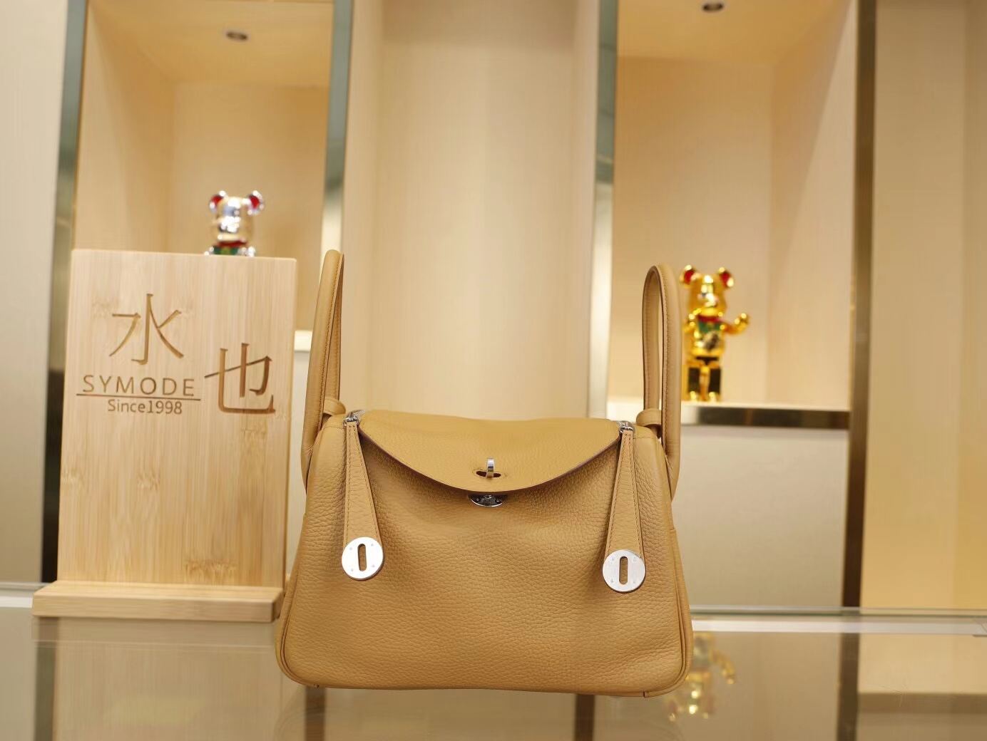 爱马仕琳迪包价格 Hermes Lindy26CM 4B饼干色TC牛皮 银扣
