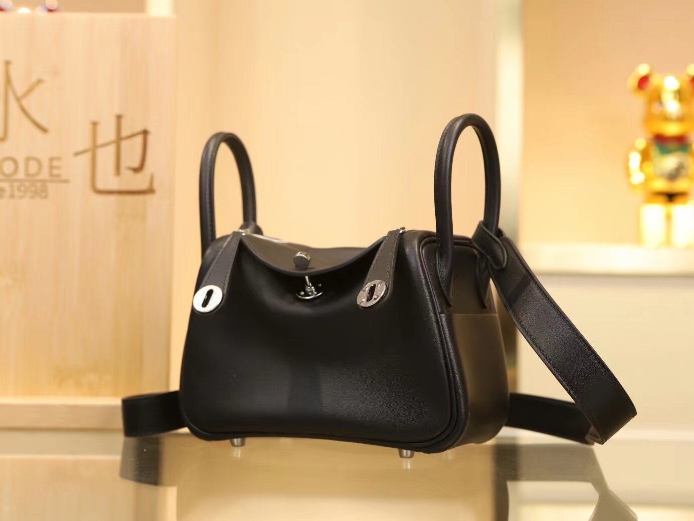 Hermes包包官网 爱马仕89黑色Swift牛皮迷你琳迪包Mini Lindy19CM 银扣