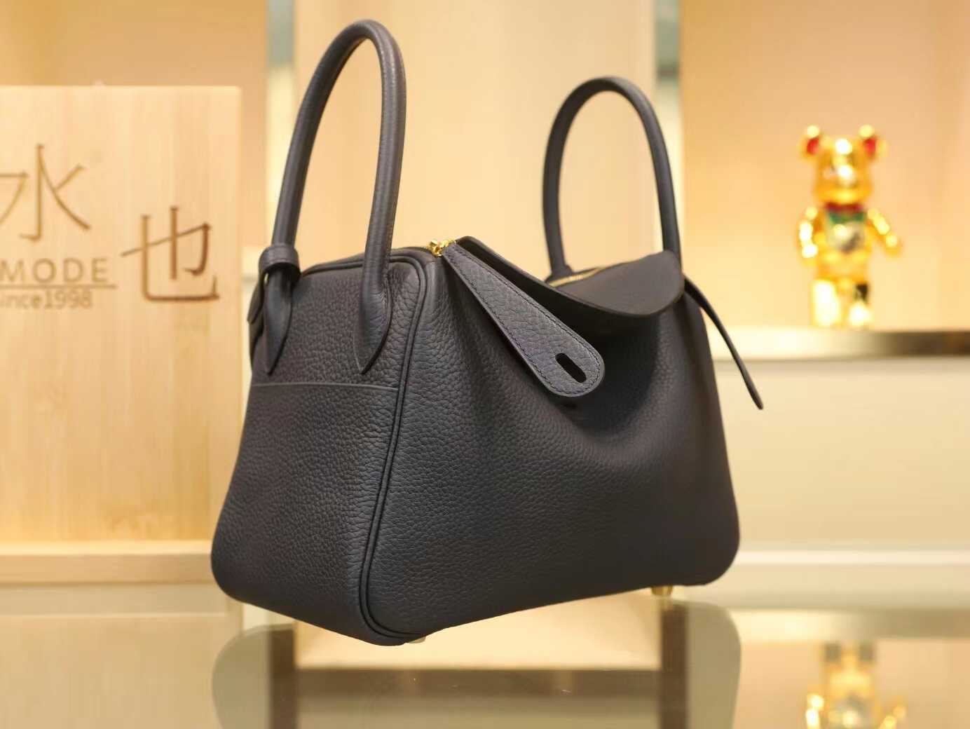 水也名品 爱马仕Hermes Lindy26CM/30CM 2Z午夜蓝TC牛皮 金扣