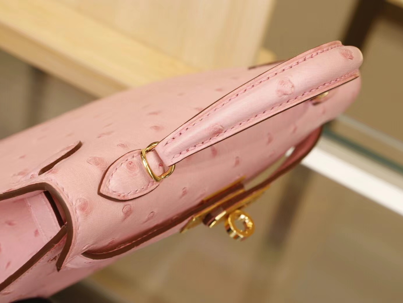 爱马仕Hermes Mini Kelly 2代 CC94陶瓷粉鸵鸟皮二代迷你凯莉包 金扣
