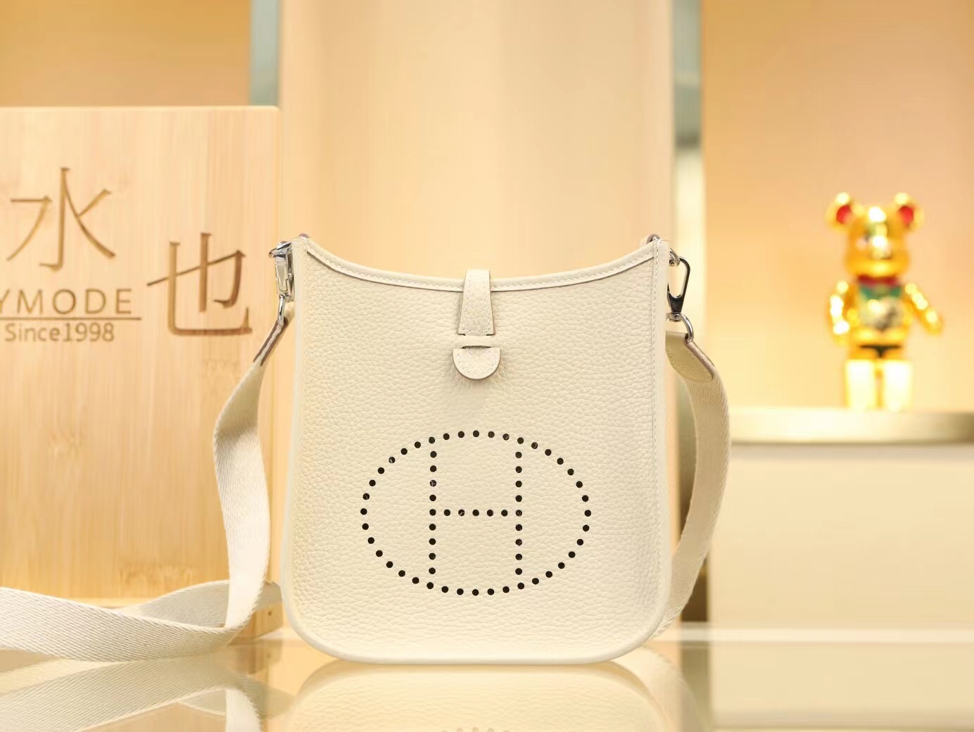 Hermes包包定制 爱马仕CC10奶昔白TC牛皮伊芙琳包Evelyne Mini16CM
