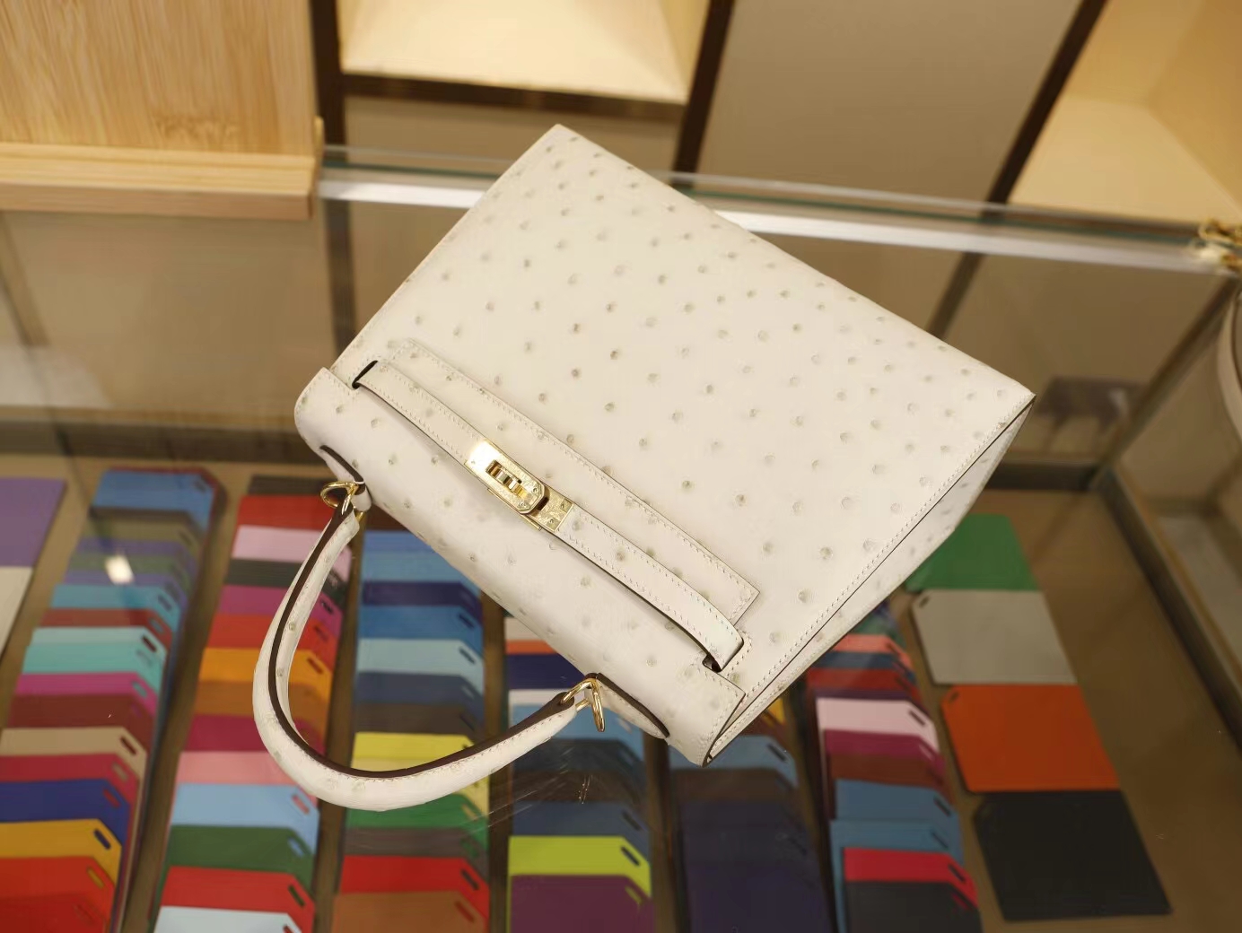 爱马仕凯莉包价格 Hermes Kelly25CM 3C羊毛白鸵鸟皮 金扣